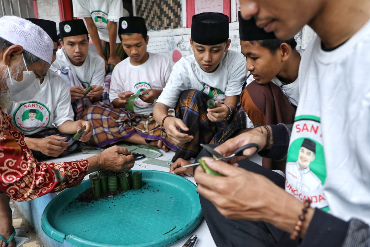 Santri Dukung Ganjar Banten mengadakan Pelatihan Santri Tani Milenial di Pondok Pesantren Mabdail Falah, Serang, Banten, Selasa (11/4).