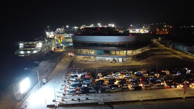 Listrik padam di pelabuhan Bakauheni menimbulkan kepanikan penumpang pejalan kaki.