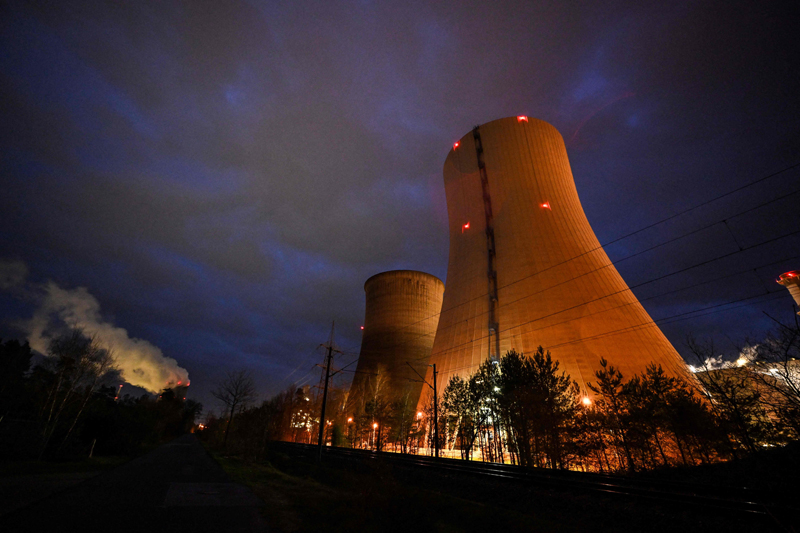 Jerman mematikan tiga reaktor nuklir mereka.