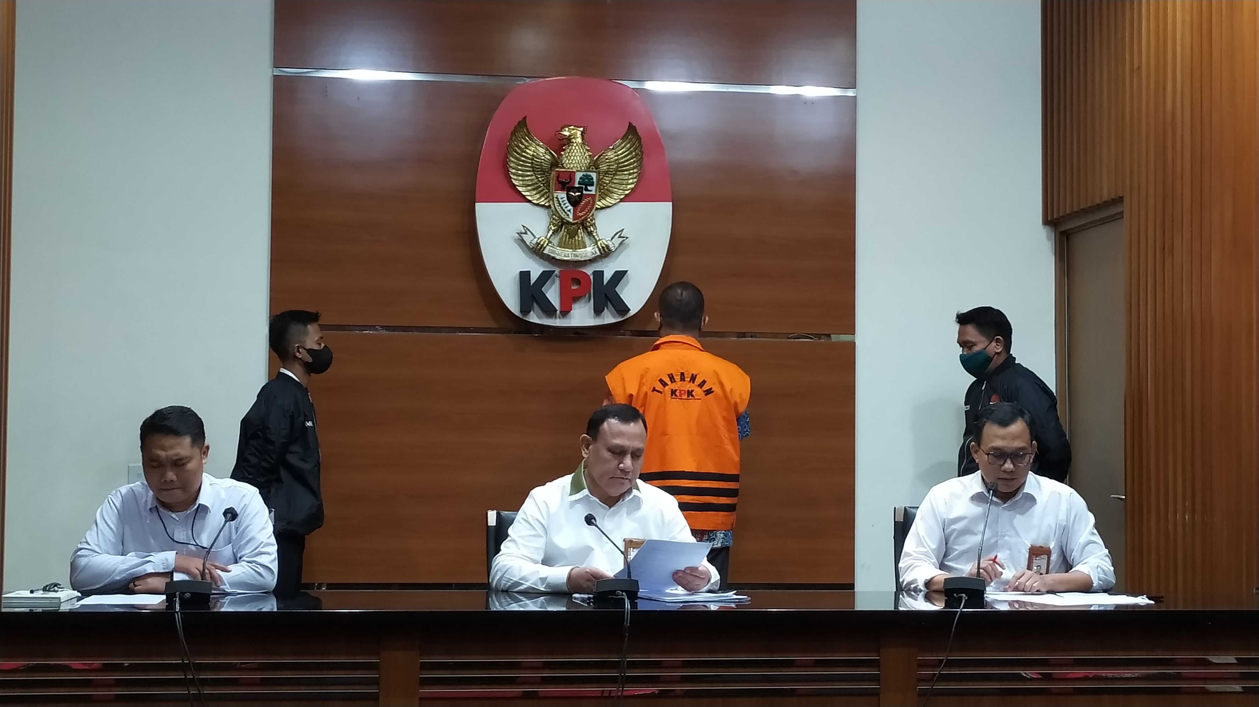 KPK melakukan penahanan terhadap Rafael Alun Trisambodo