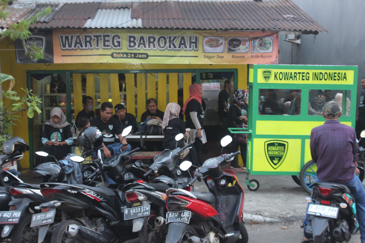 Kowarteg pendukung Ganjar mengadakan Ngabuburit Ceria di Jalan Kemayoran Gempol, Kecamatan Kemayoran, Jakarta Pusat, Kamis (13/4).