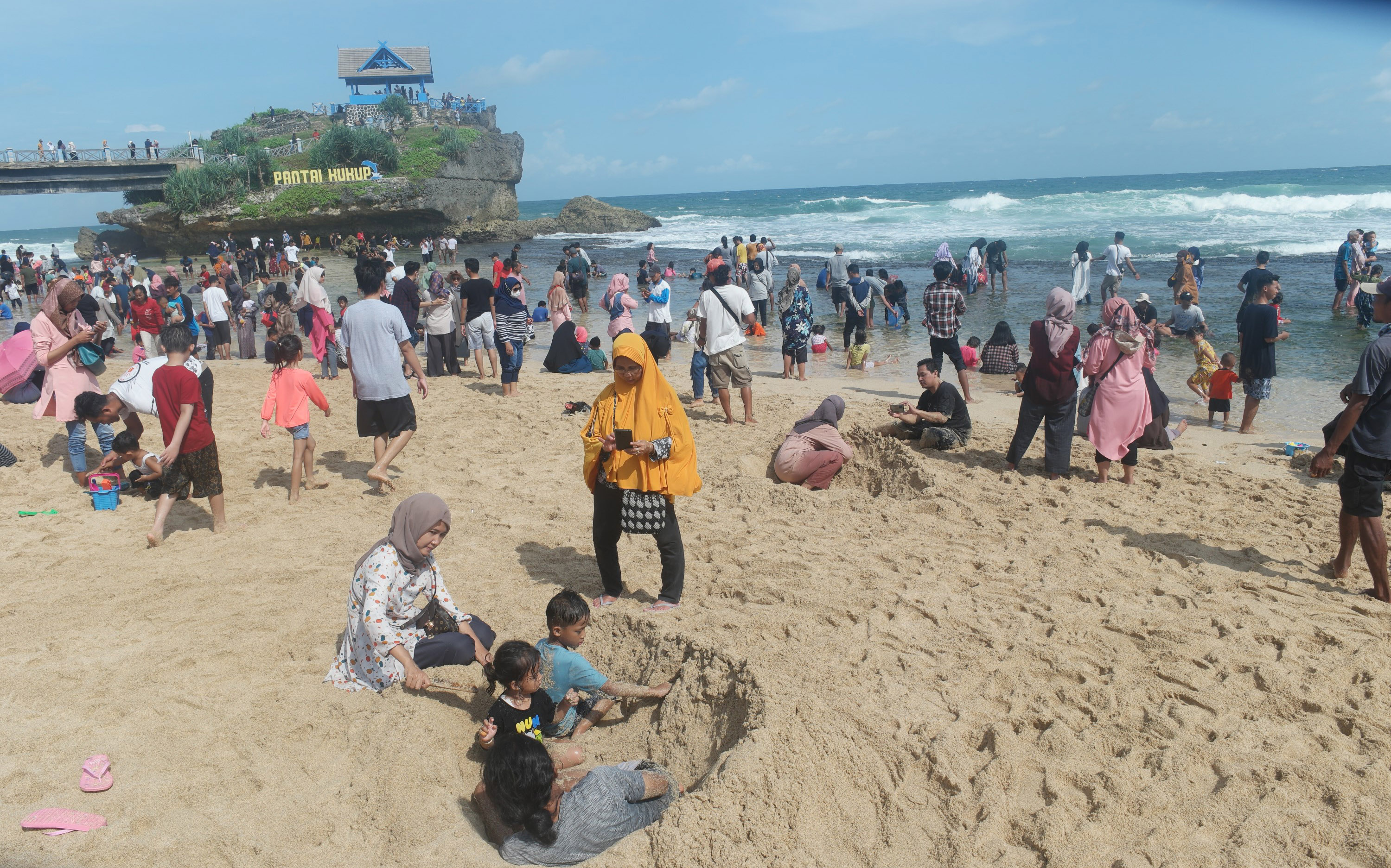 Pantai Jadi Destinasi Wisata yang Banyak Dikunjungi Selama Libur Lebaran