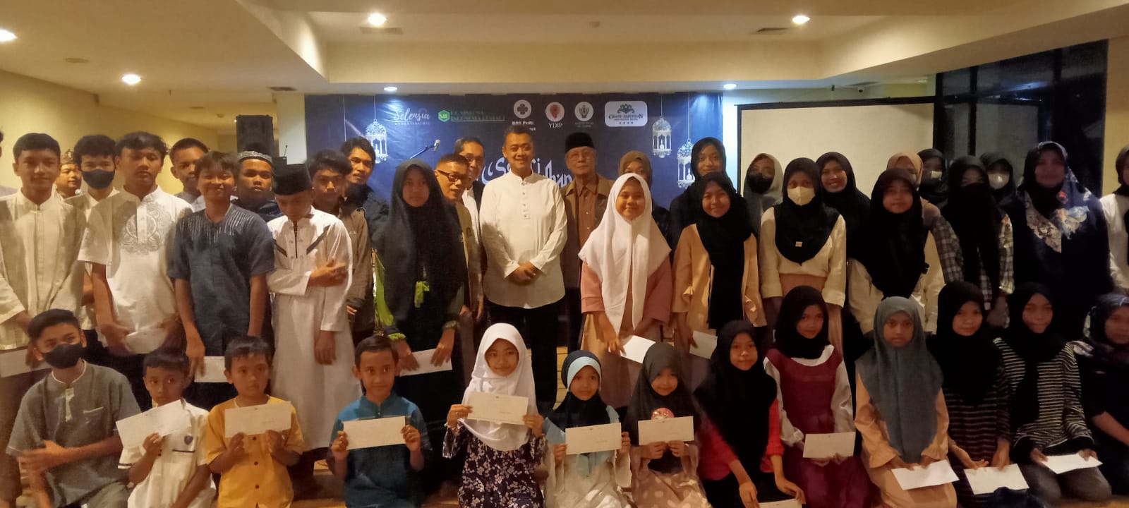 Buka bersama manajemen Grand Pasundan Bandung Hotel bersama PHRI Jawa Barat dan ratusan anak yatim 