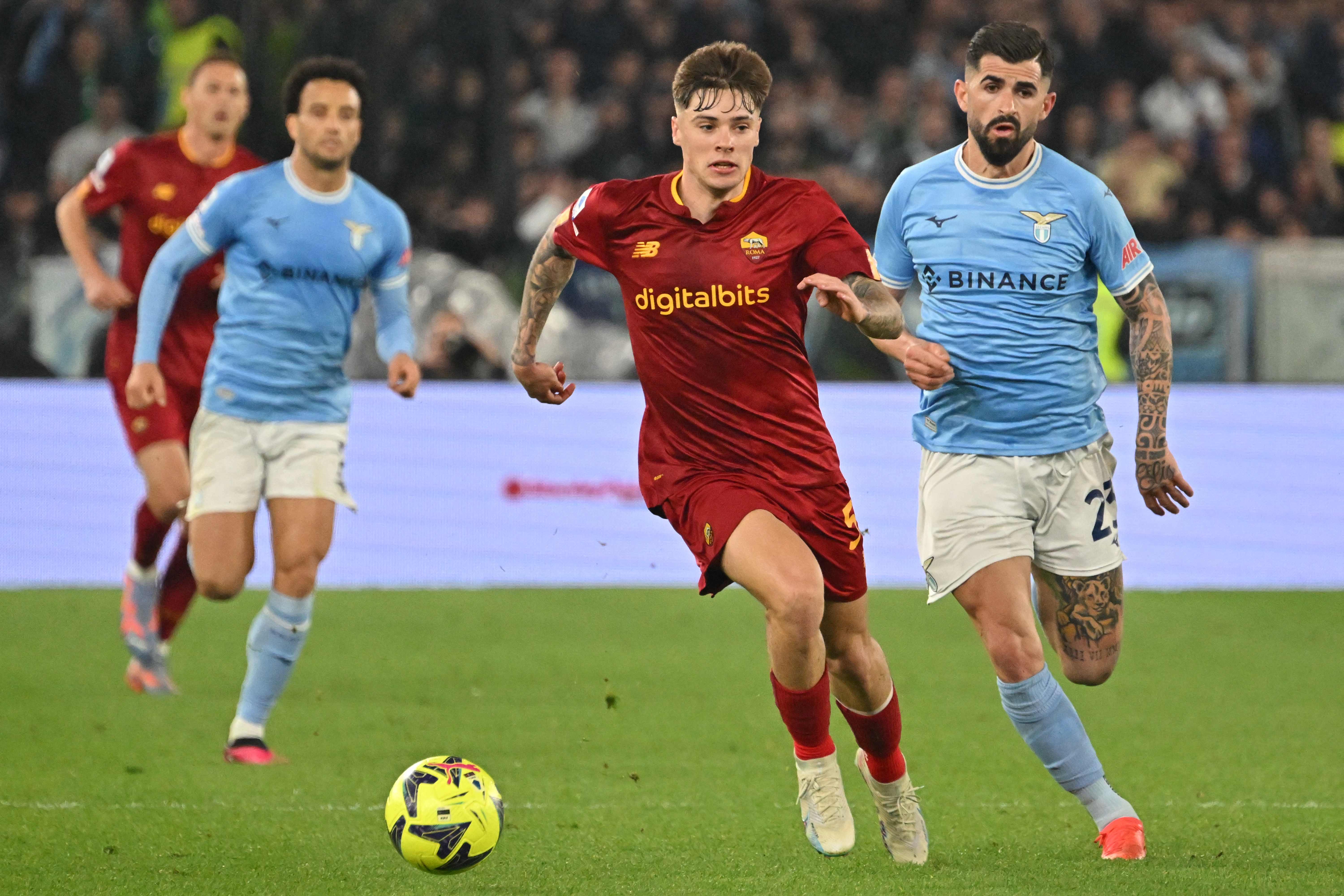 Ilustrasi--Laga Serie A antara AS Roma dan Lazio.