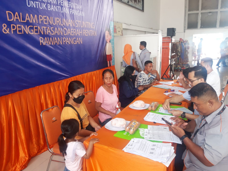 PT Pos Indonesia menyalurkan i Bantuan Pangan Pengentasan Stunting di Surakarta, Jawa Tengah