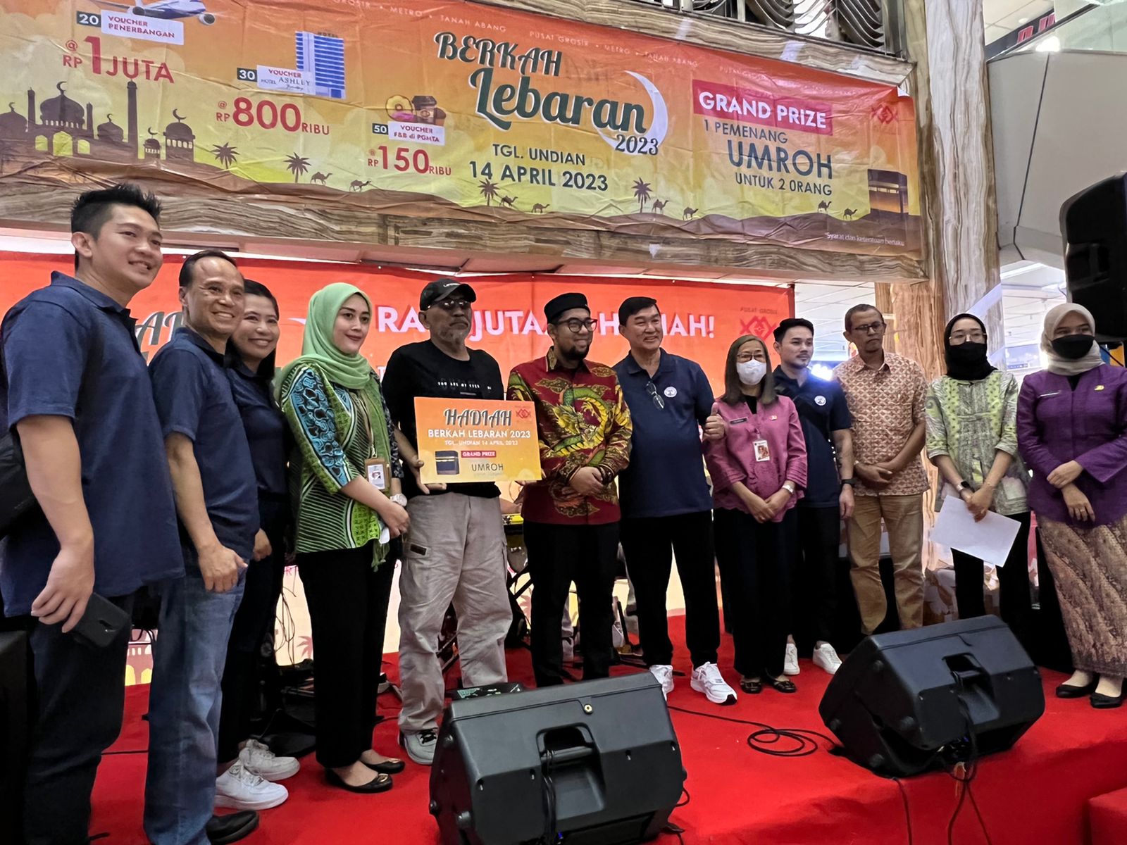  Pusat Grosir Metro Tanah Abang (PGMTA) menggelar pengundian khusus pembeli setianya dalam acara 'Gebyar Lebaran 2023' pada Jumat (14/4).