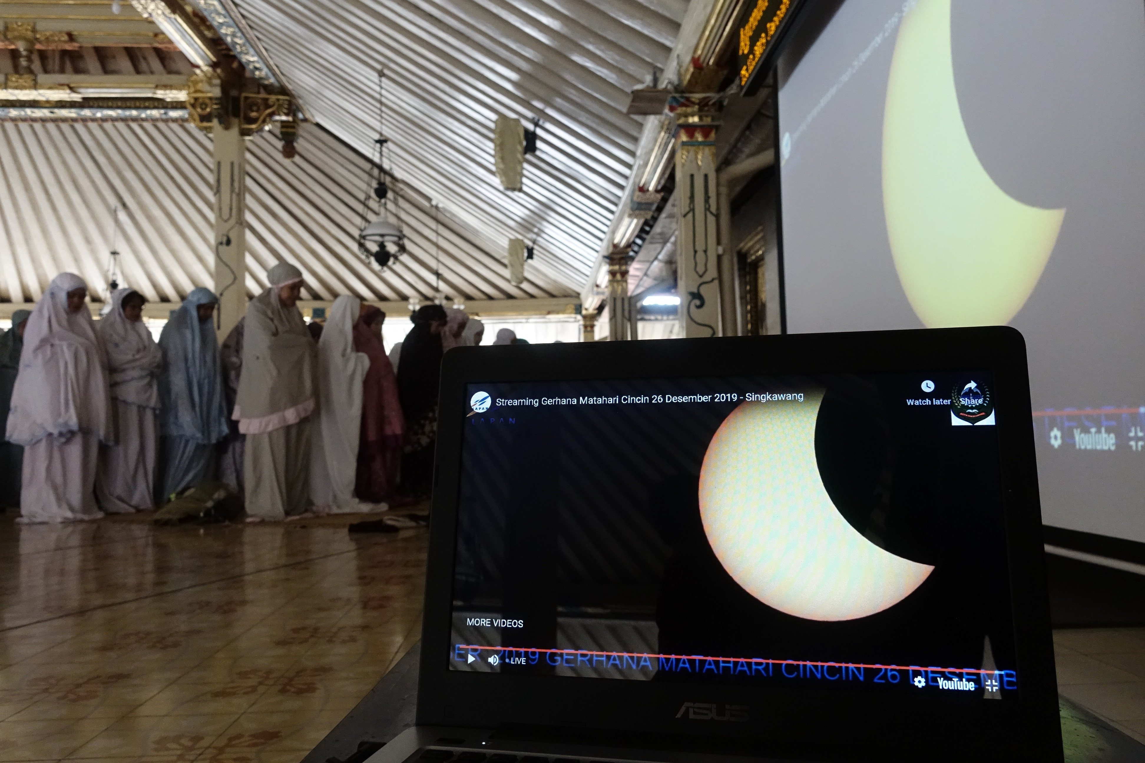 Ilustrasi salat gerhana