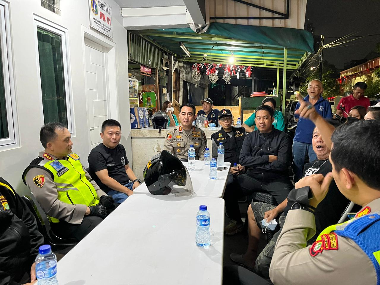 Aparat kepolisian dan warga bertemu untuk mencegah terjadi tawuran selama Ramadan di wilayah DKI Jakarta.
