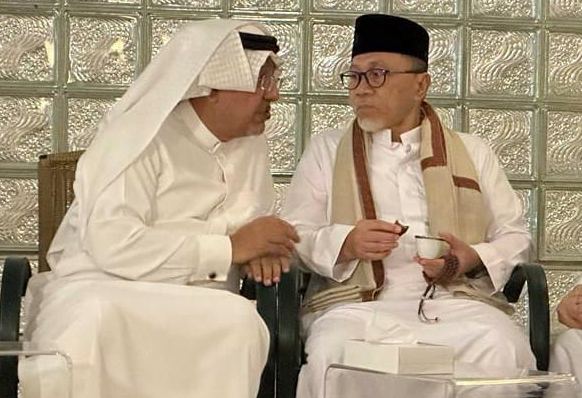 Mendag Zulkifli Hasan saat berbincang akrab dengan Syekh Ibrahim Subai (pemilik Bank Al Bilad).