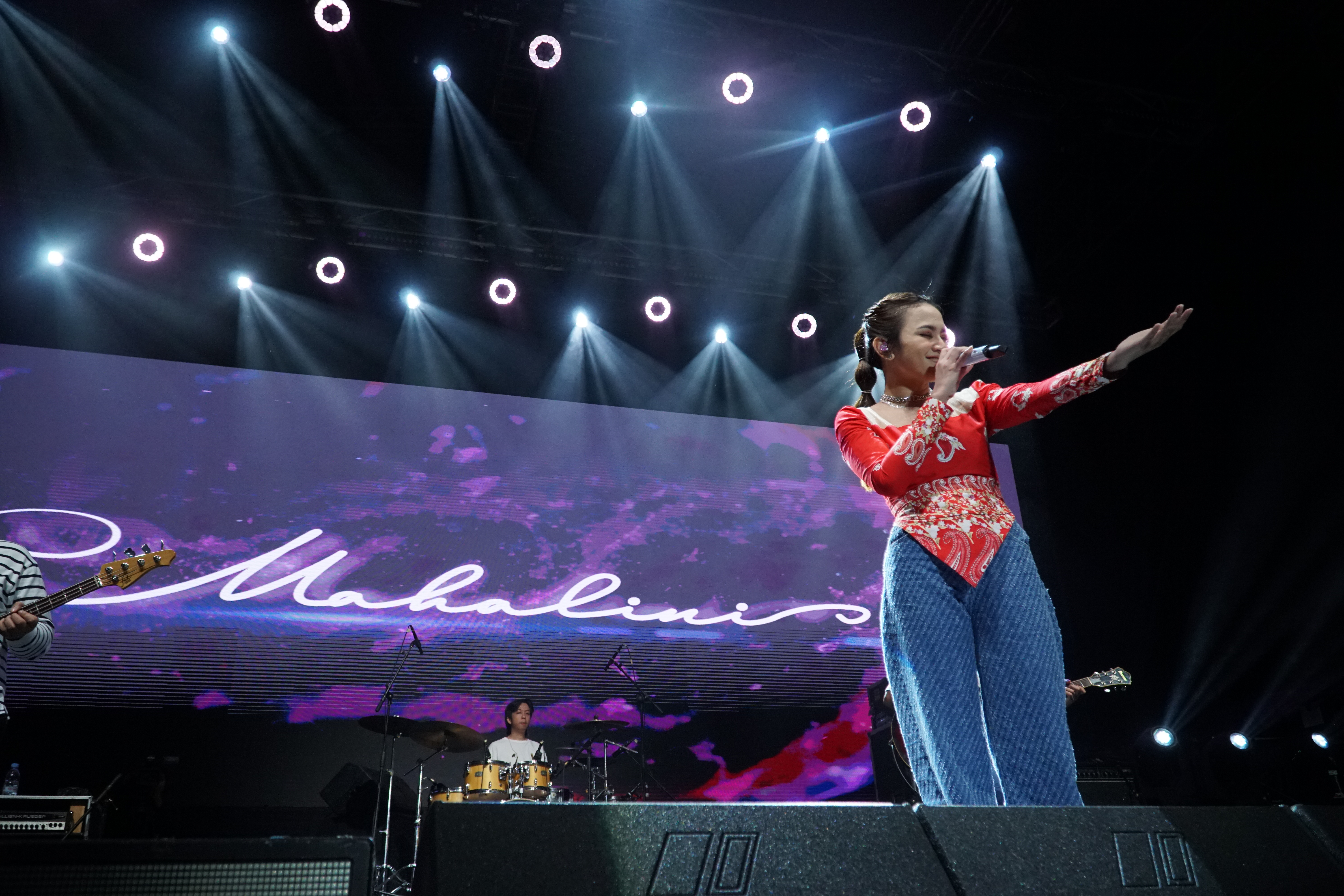 Penyanyi Mahalini turut menyemarakkan Ramadhan Jazz Festival 2023 yang digelar Remaja Islam Masjid Cut Meutia (RICMA). 