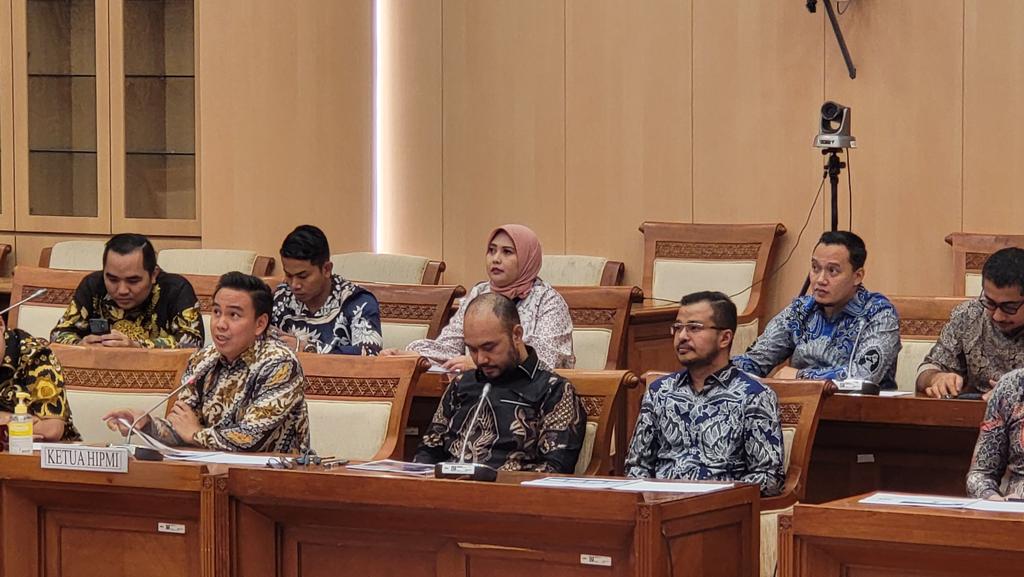 Rapat Dengar Pendapat Umum (RDPU) BPP HIPMI di Komisi VII DPR RI di Gedung DPR Senayan Jakarta, Senin (10/4).