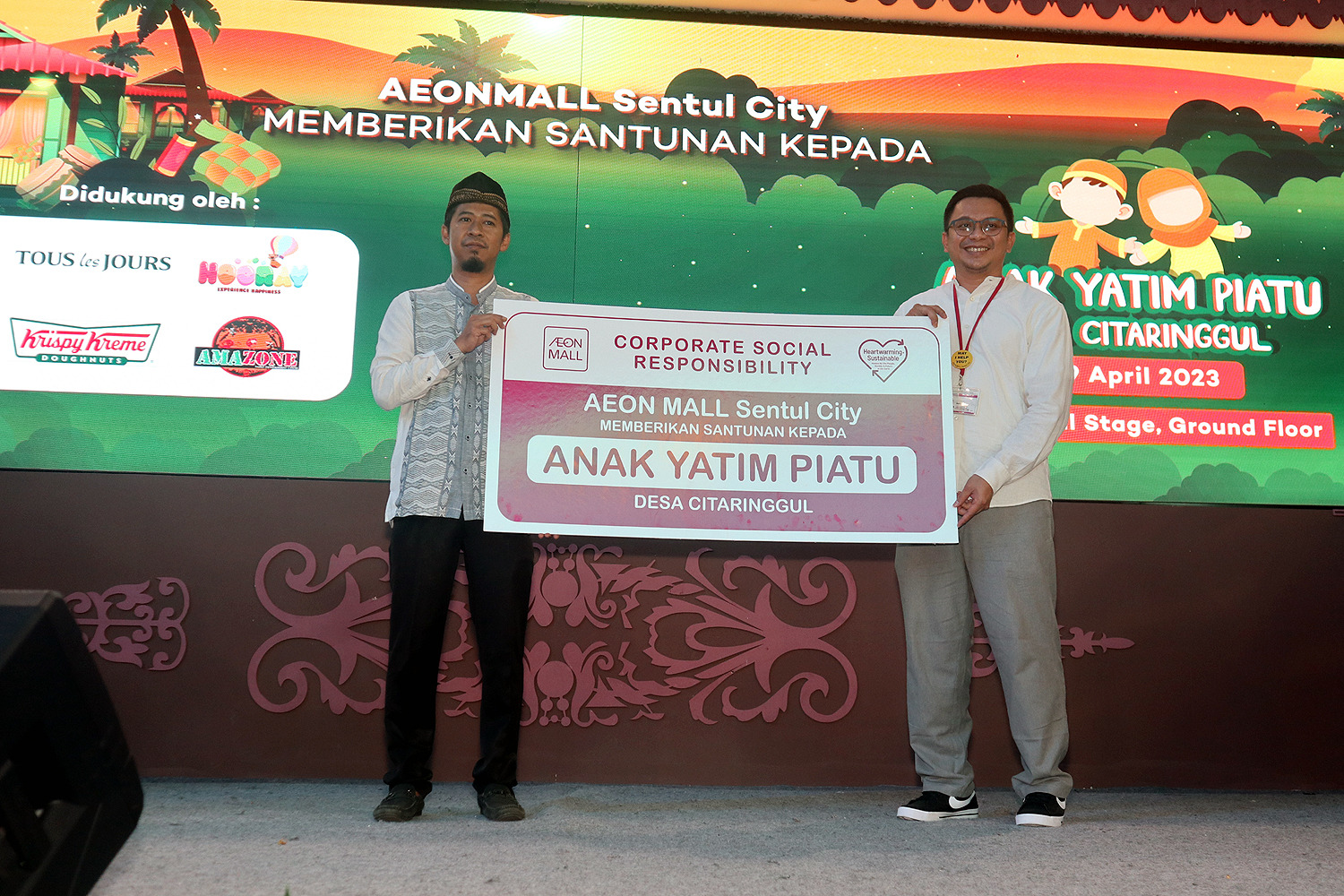 Aeon Mall Sentul City melakukan kegiatan donasi dan buka puasa bersama anak-anak yatim piatu, pada Minggu (9/4).