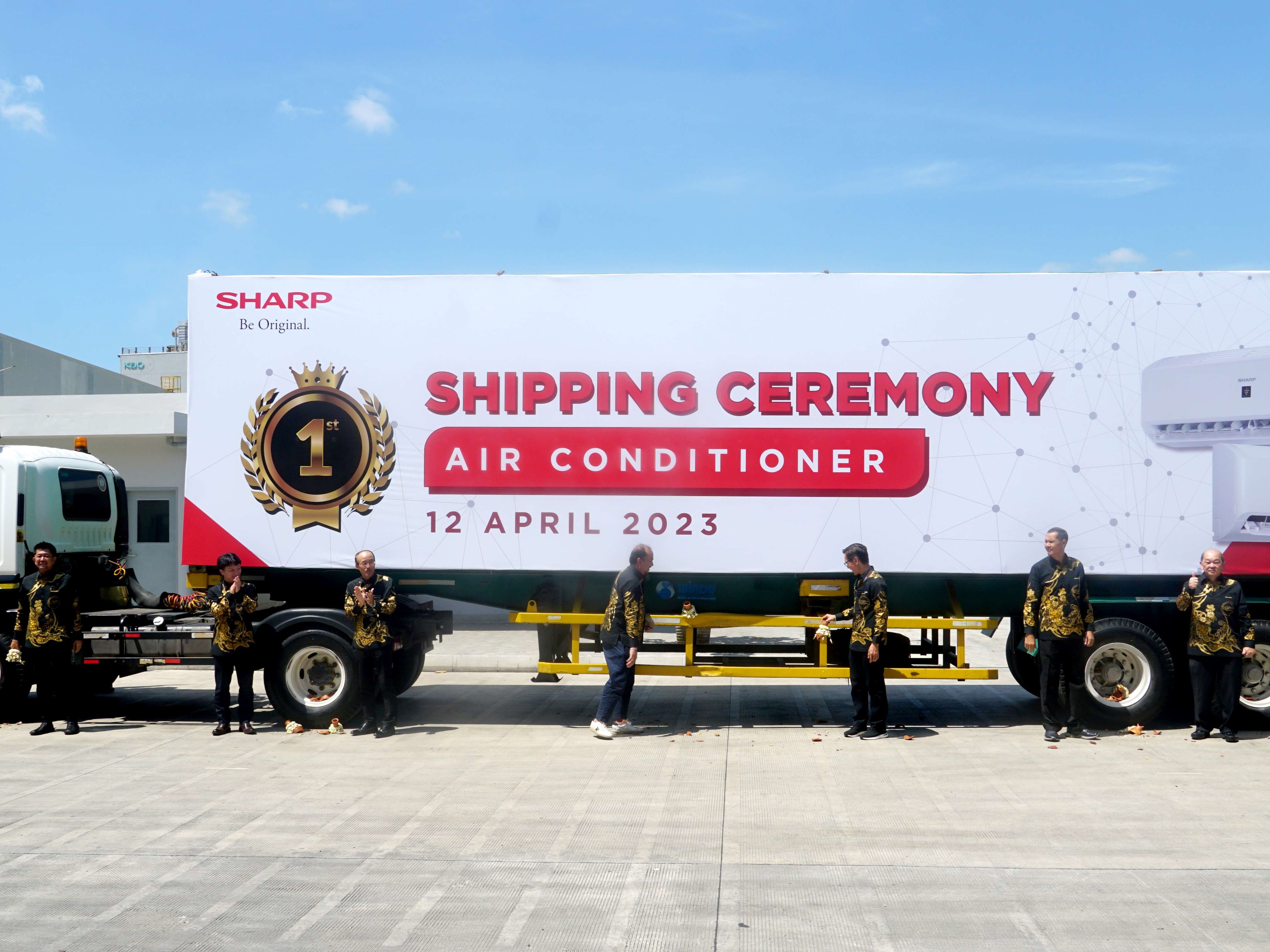 Sharp Indonesia mengirimkan sebanyak 250 AC untuk memenuhi kebutuhan wilayah Jakarta.