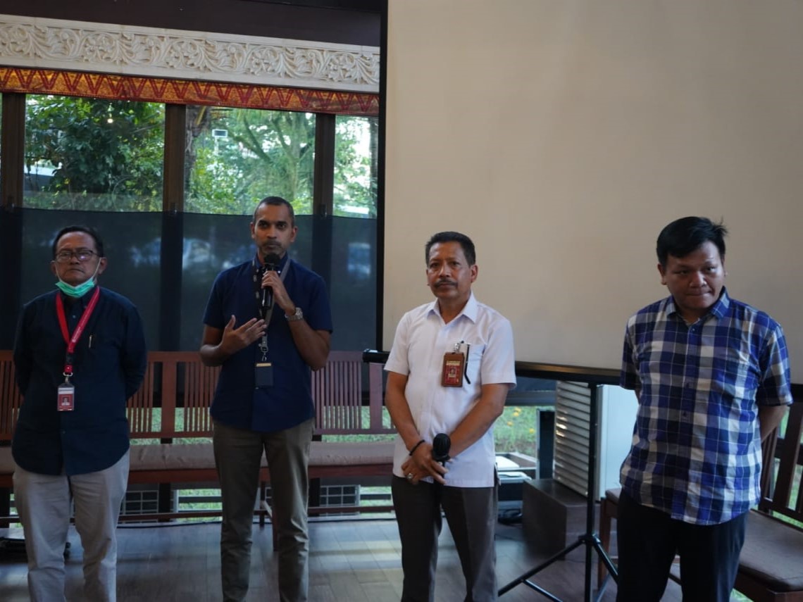 Chief Risk & Sustainability Officer Sinar Mas Land Muhammad Reza Abdulmajid (dua dari kiri).