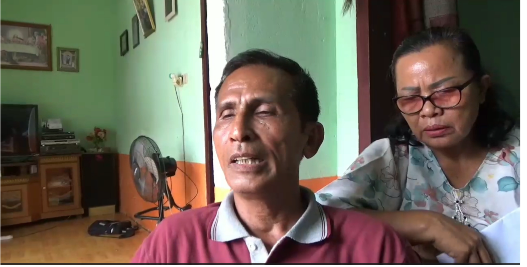 Ayah mendiang Brigadir J, Samuel Hutabarat dan istri.