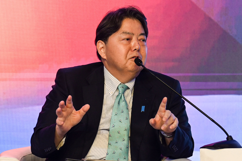 Menteri  Luar Negeri Jepang Yoshimasa Hayashi meminta Tiongkok segera membebaskan seorang warga negaranya yang dipenjara.