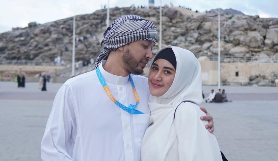 Camelia Putri dan suami, Andri.