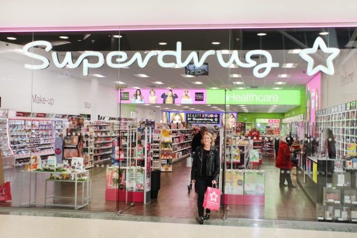 Gerai Watsons di Indonesia