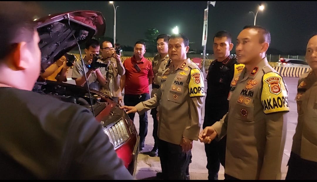 Kapolda Banten Bantu Mobil Mogok di Pelabuhan Merak