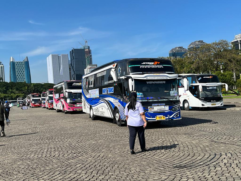 Heru Berangkatkan 13.541 Pemudik Gratis di Monas