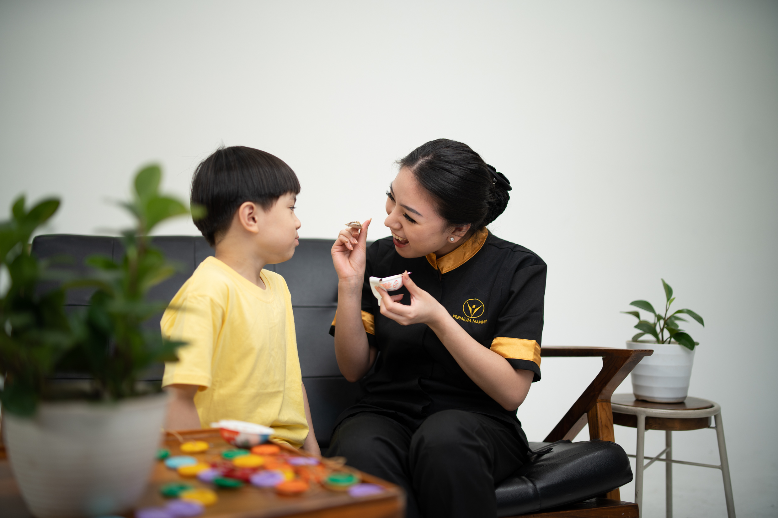 Ilustrasi pengasuh (nanny) anak