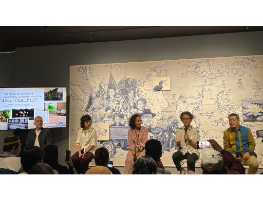 (kiri ke kanan) Lukman Sardi, Ruth Marbun, Mira Lesmana, Riri Riza, dan Ahmad Mahendra dalam acara peluncuran Aku chairil.