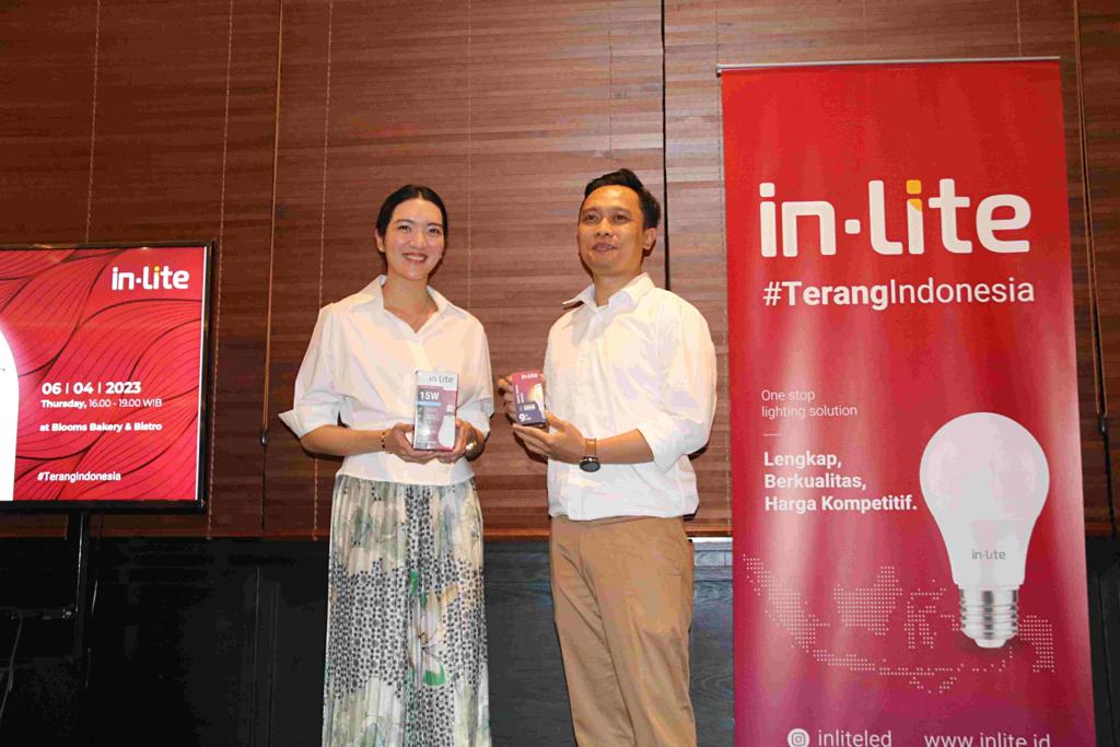 Konferensi pers keunggulan Lampu LED In-Lite di Jakarta, Kamis (6/4).