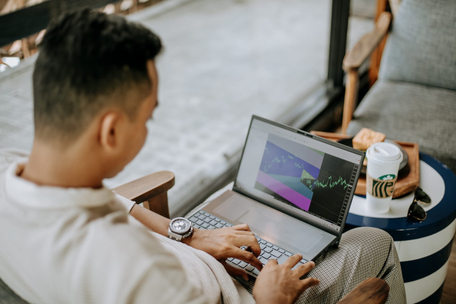 Pengembangan teknologi kecerdasan buatan untuk trader dan investor