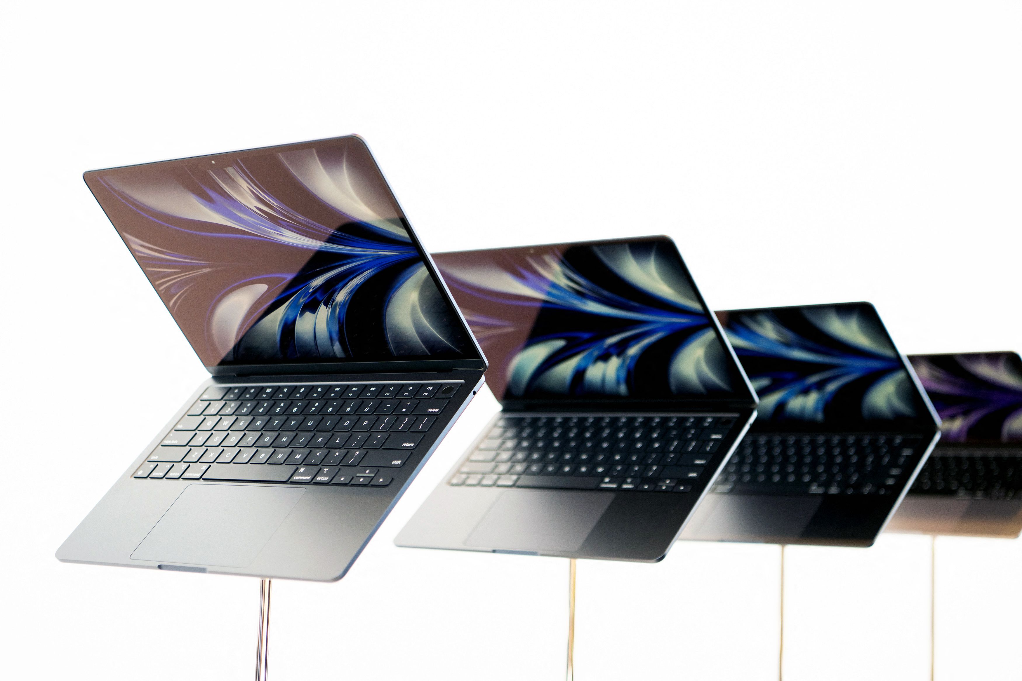Apple Percepat Produksi MacBook Air 15 Inci