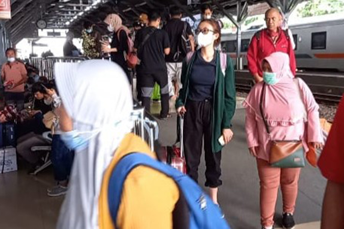 Puluhan Ribu Pemudik Tiba di Tegal
