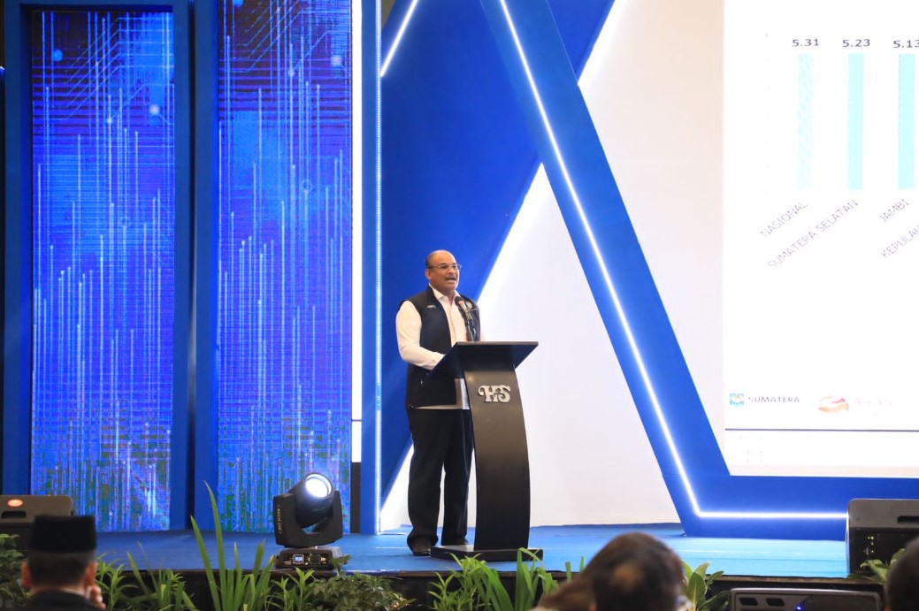 Direktur Jenderal Bina Administrasi Kewilayahan Safrizal SA menyampaikan sambutan dalam Musrenbang RKPD Sumut 2024.