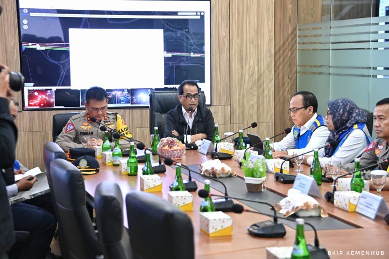 Menhub meminta operator transporatasi umum memberikan diskon menarik agar pemudik kembali lebih awal, menghindari puncak arus balik.