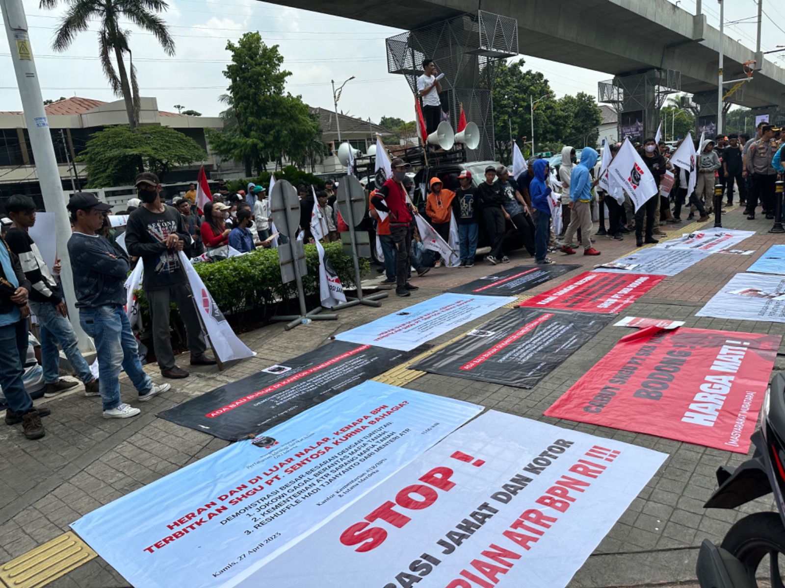 Demonstrasi warga Muratara