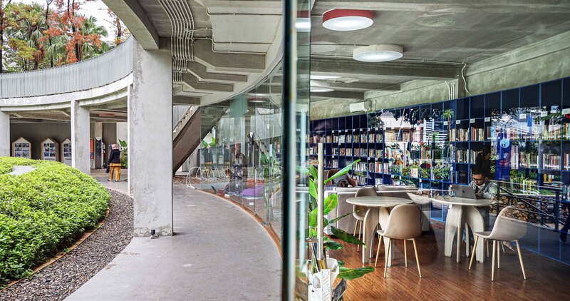 perpustakaan di Taman Literasi Martha Christina Tiahahu, Kawasan Blok M, Kebayoran Baru, Jakarta Selatan.