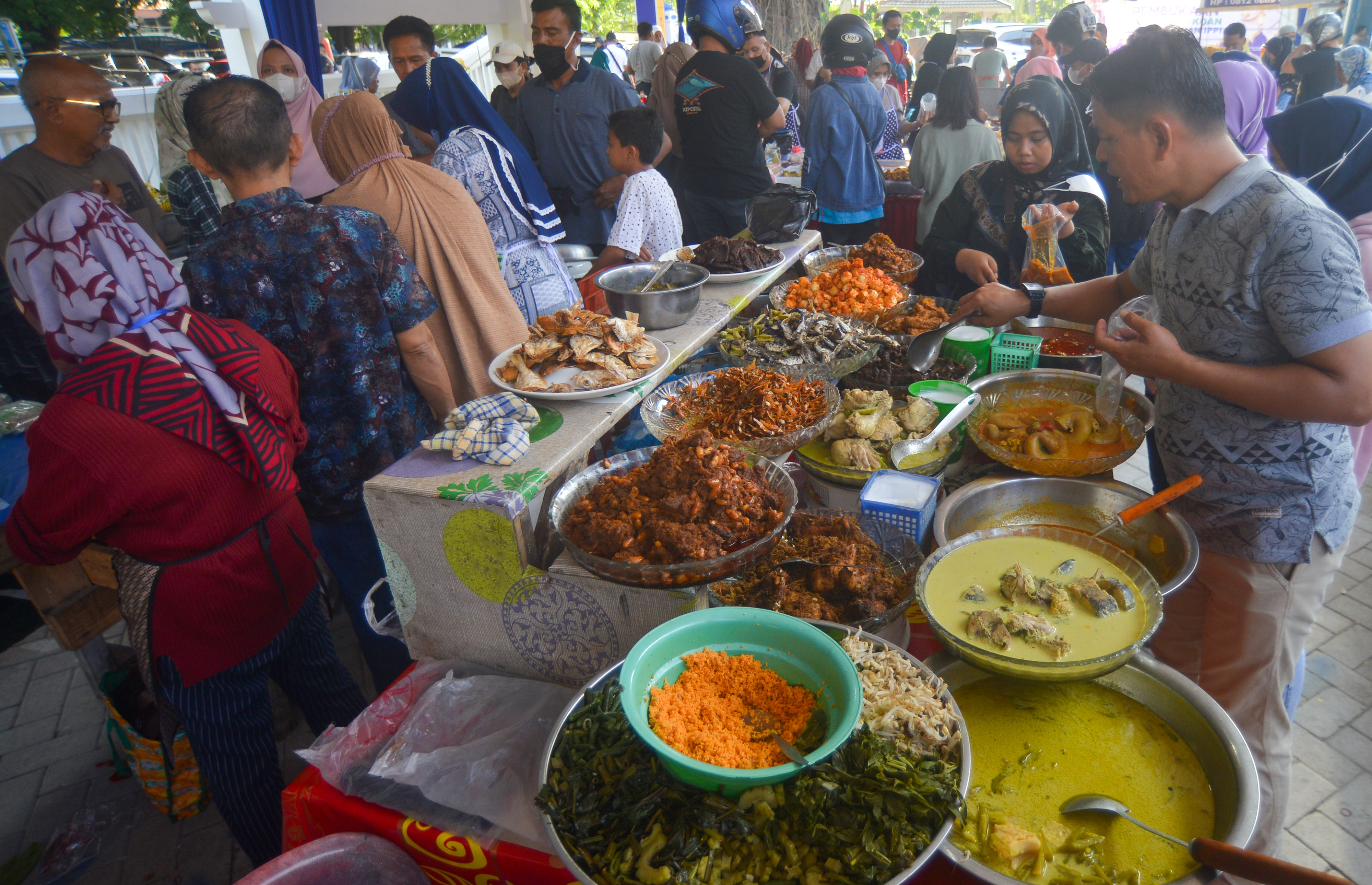 Suasana Pasar Pabukoan Kota Padang, Sumatra Barat