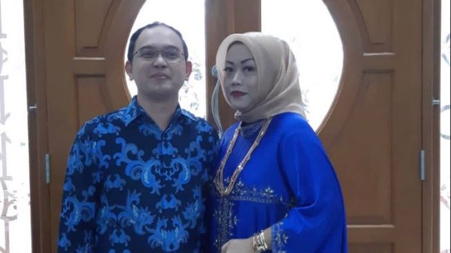 Massdes arouffy dan istri