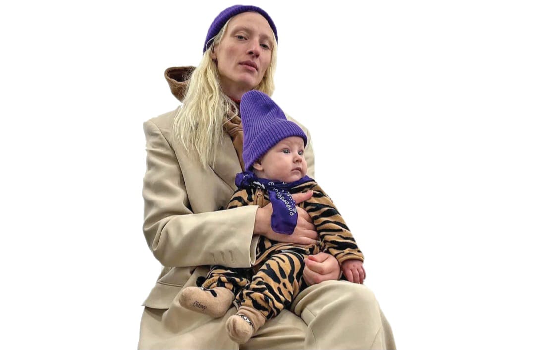 ilustrasi gaya berpakaian ibu setelah memiliki anak