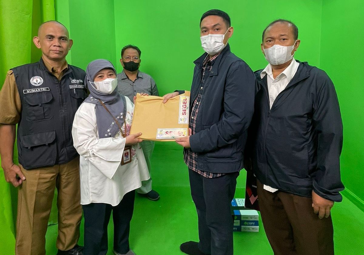 FKS Food bersama perwakilan dari Kementerian Sosial dan Dinas Sosial DKI Jakarta melakukan pengundian pemenang Taro Wonderhunt.