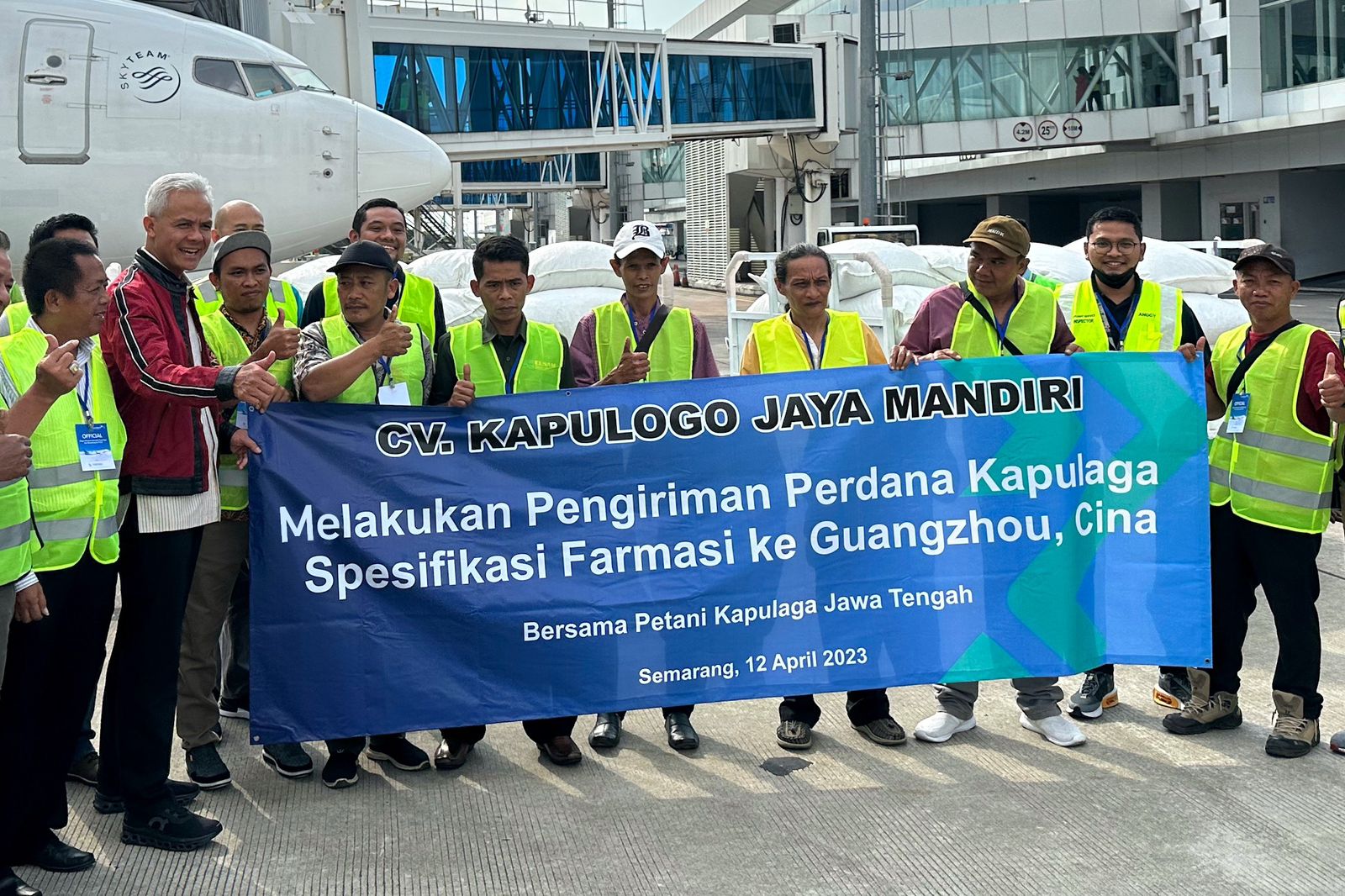 Gubernur Ganjar Pranowo bersama petani Jawa Tengah melepas ekspor kapulaga ke Tiongkok