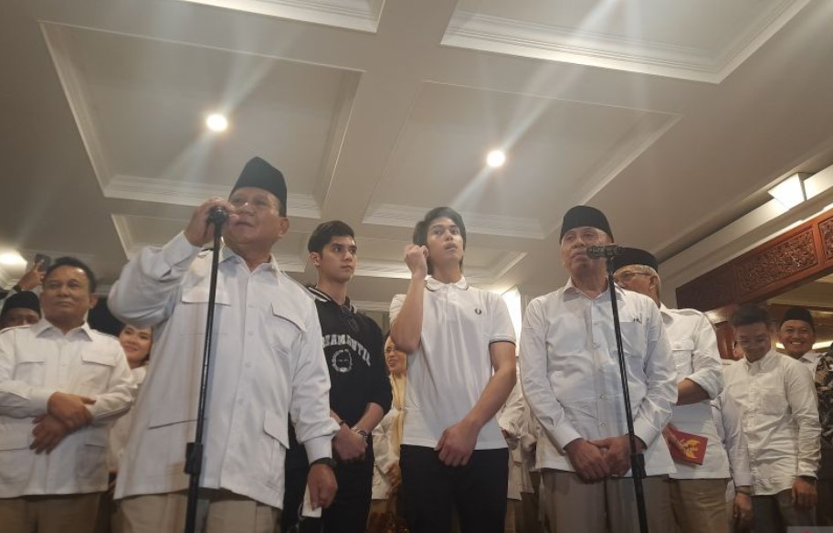 Ketua Umum Gerindra Prabowo Subianto bersama Wakil Ketua Dewan Pembina Partai Gerindra Mochamad Iriawan di Kertanegara IV, Jakarta.