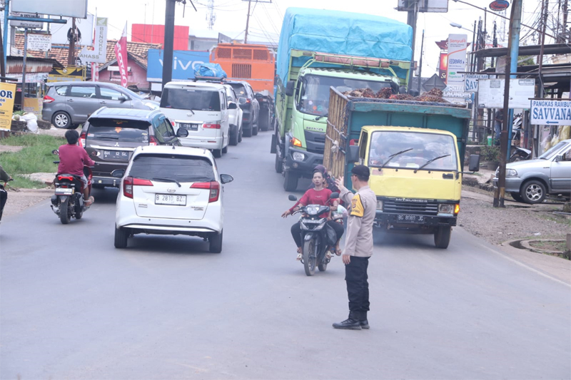 Kapolda Sumatra Selatan melarang angkutan barang melintasi jalan nasional Palembang- Banyuasin mulai 17 April - 2 Mei.