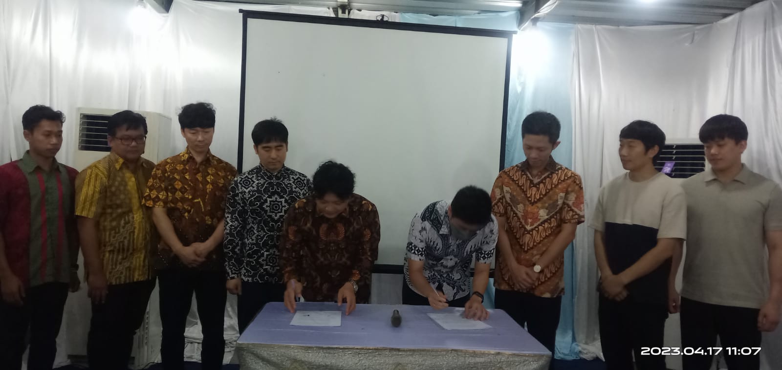 Penandatanganan kerja sama PT Juara Bike (SELIS) dengan Hyundai Kefico untuk pengembangan kendaraan listrik