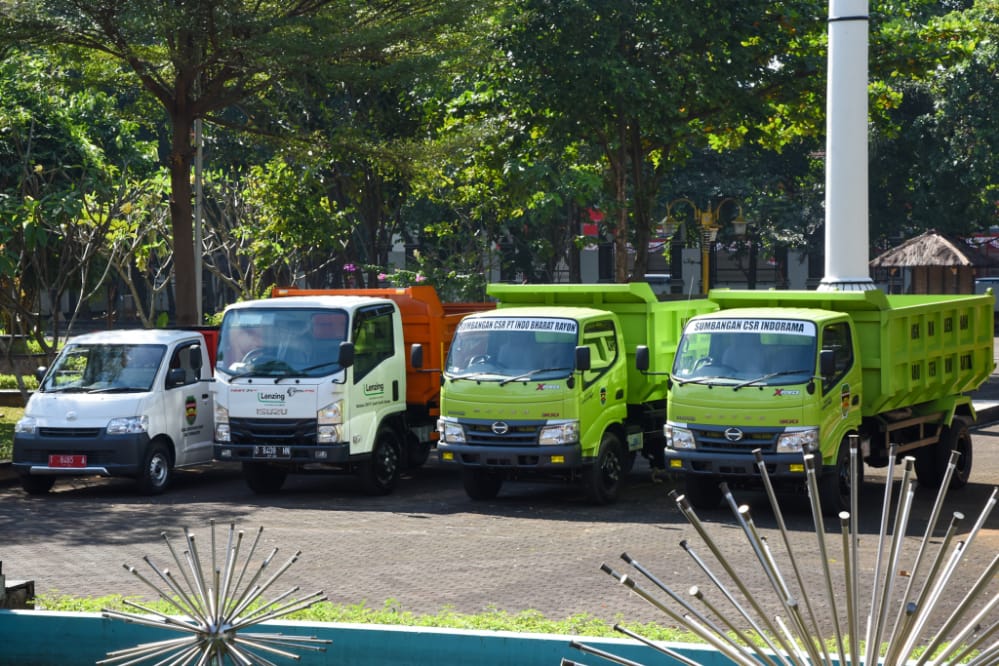Selain menyiapkan petugas kebersihan, Pemkab Purwakarta juga menyiagakan sejumlah truk sampah pada masa Lebaran