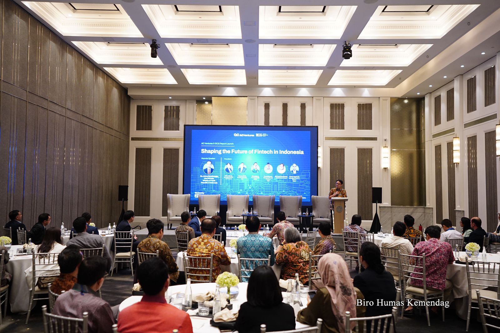 Pertumbuhan industri financial technology (fintech) Indonesia tiap tahun mencapai 39% khususnya di masa pandemi covid-19. 