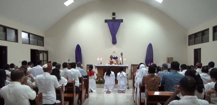 Suasana Ibadah Kamis Putih di Labuan Bajo