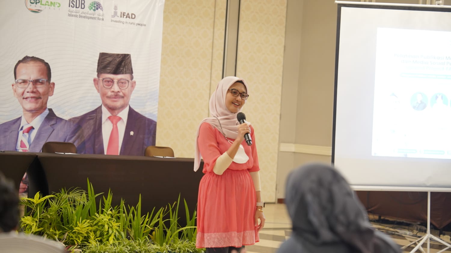 Pelatihan pemanfaatan media sosial dan media online oleh Upland Project Kementan