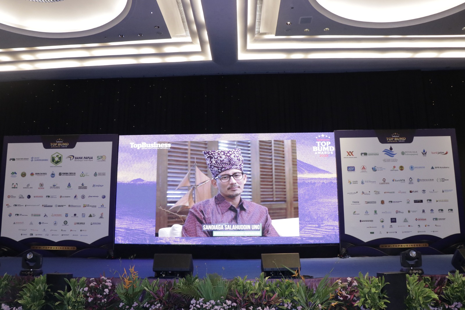 Menparekraf Sandiaga Uno berbicara dalam Top BUMD Awards 2023, di Jakarta, Rabu (5/4).