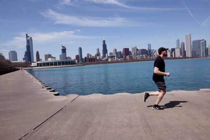 Ilustrasi olahraga jogging untuk turunkan berat badan.