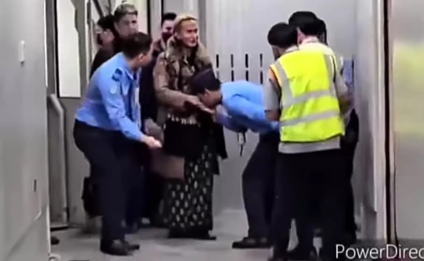 Para pegawai dipecat, usai bersama Habib Bahar di Bandara Soekarno Hataa.