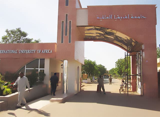 Pintu Masuk International Unniversity of Africa di Sudan
